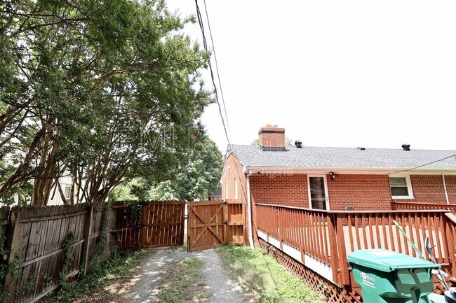 Building Photo - 5601 Eunice Dr