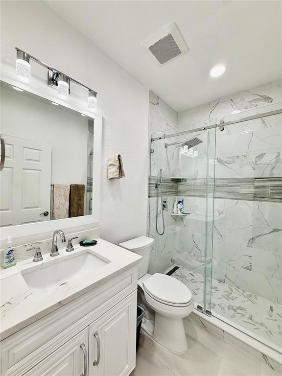 Building Photo - 16303 Enclave Village Dr