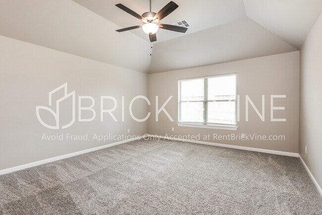 Building Photo - 5224 White Gold Ave