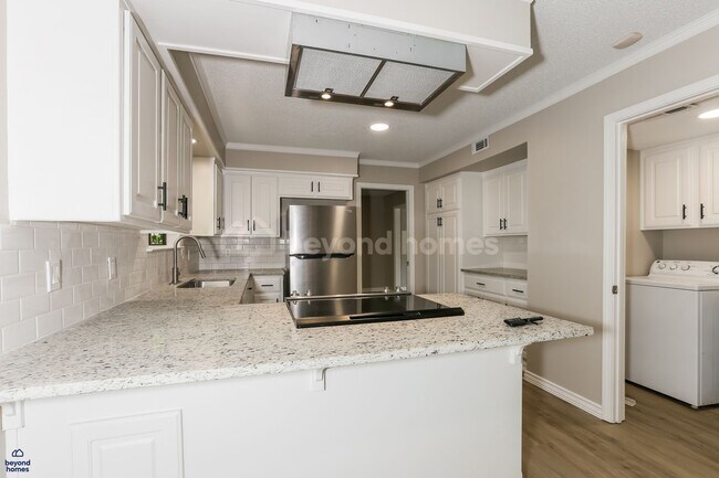 Building Photo - Recently renovated and highly desirable 4 bedroom / 2.5 bath home with 2,028 sq ft of space!