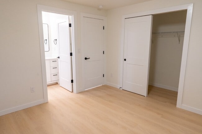 Building Photo - 4015 SW Thistle St