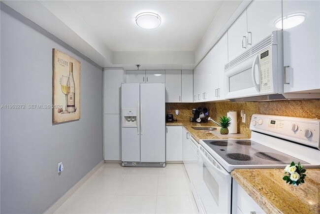 Building Photo - 20505 E Country Club Dr