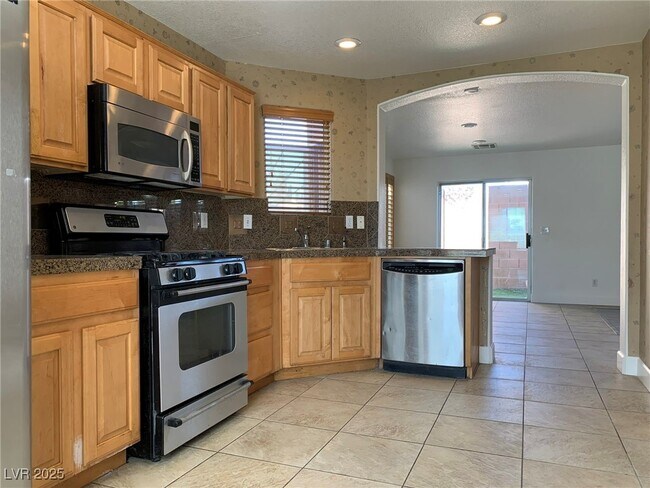 Building Photo - 8461 Spencer Canyon St