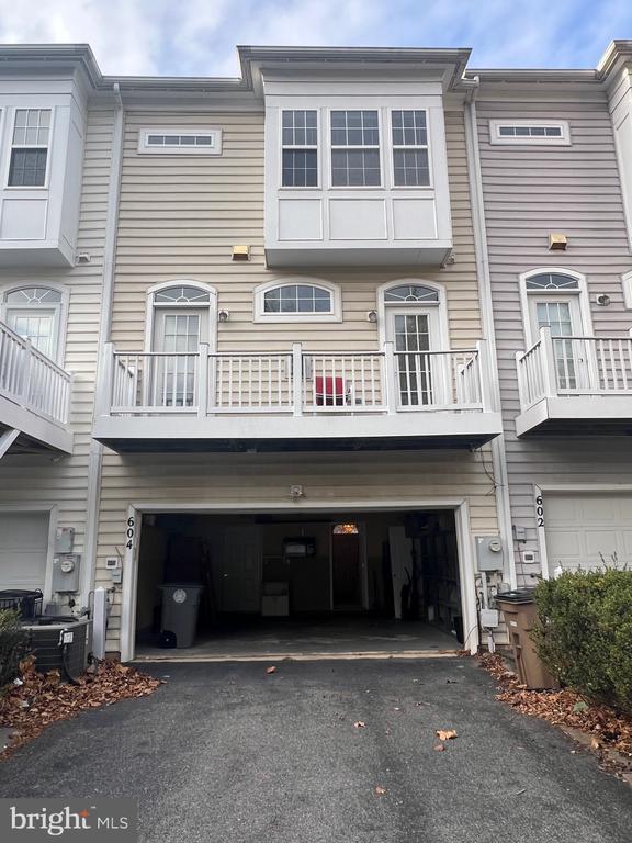 Building Photo - 604 Ridgemont Ave