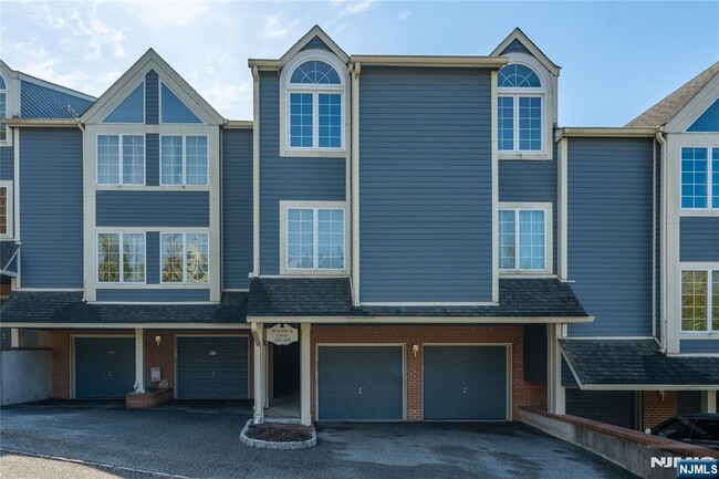 Building Photo - 223 Cambridge Dr