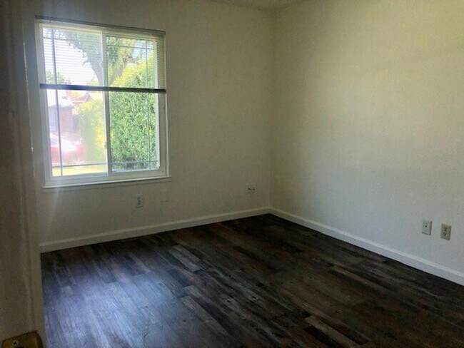 Building Photo - 7521 Blackthorne Way