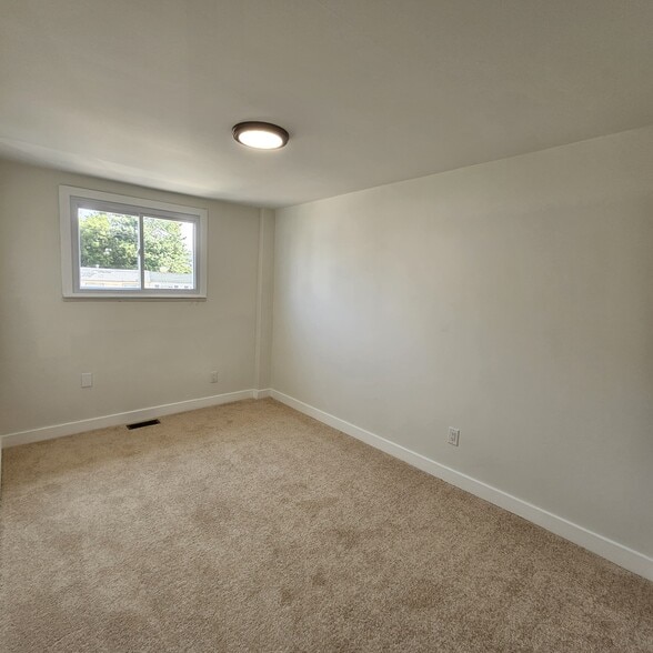 Building Photo - 3256 Birch Rd