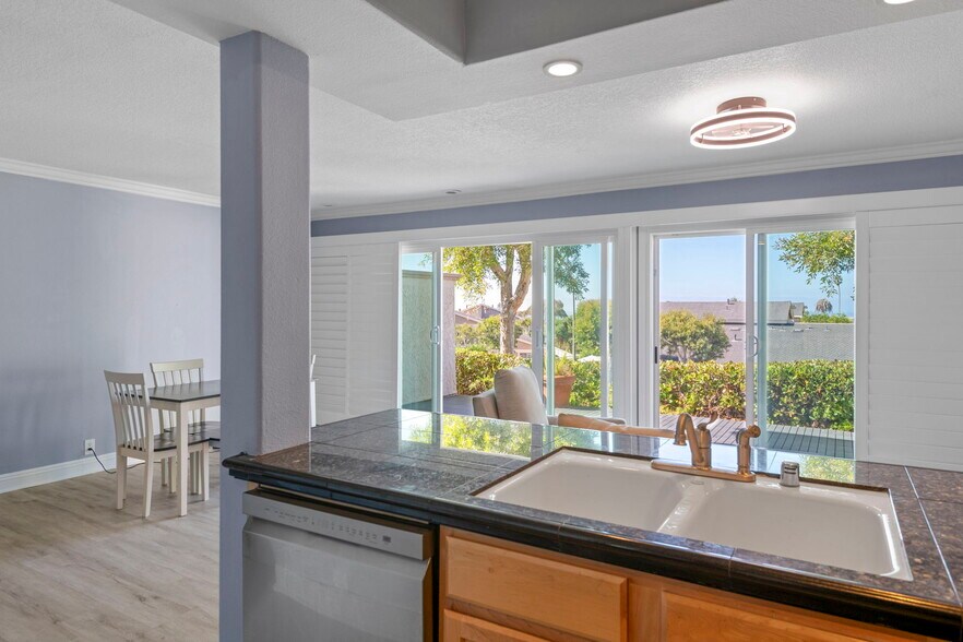 Building Photo - 257 Avenida Adobe