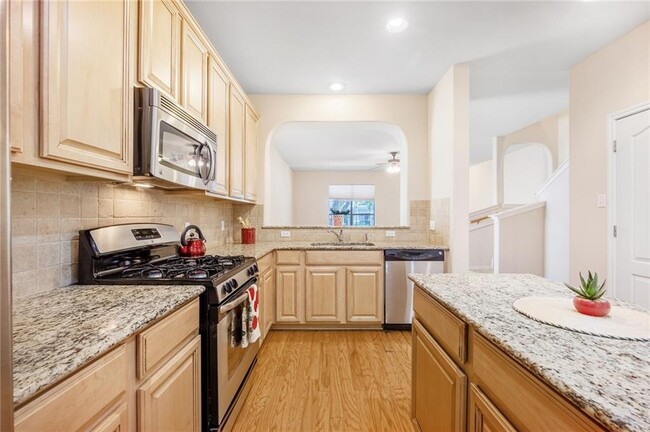 Building Photo - 2205 Independence Dr