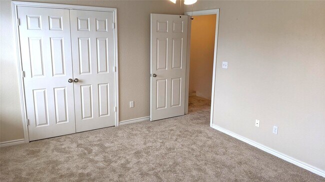 Building Photo - 112 Sendero Dr