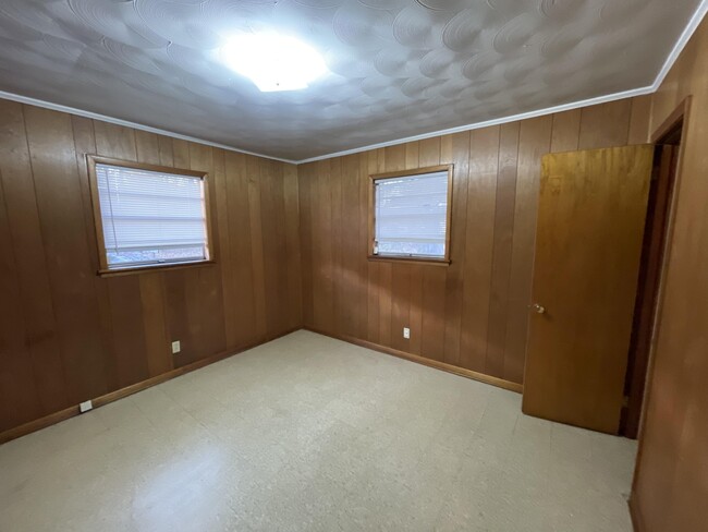 Building Photo - 2707 W 27th Ave