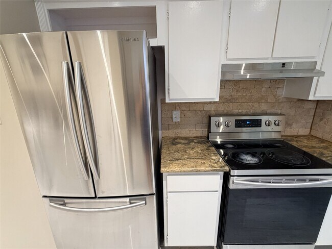 Building Photo - 2800 Jeanetta St