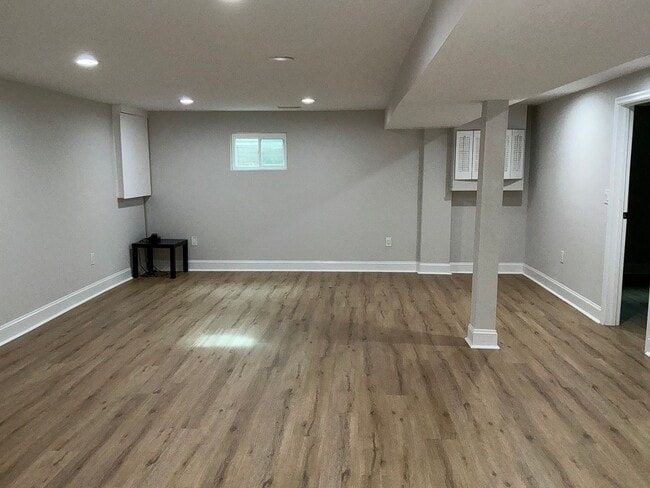 Building Photo - Fully updated 4BR 3BA single family rambler in Twinbrook Forest