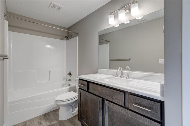 Building Photo - House for Rent in Des Moines/Ankeny