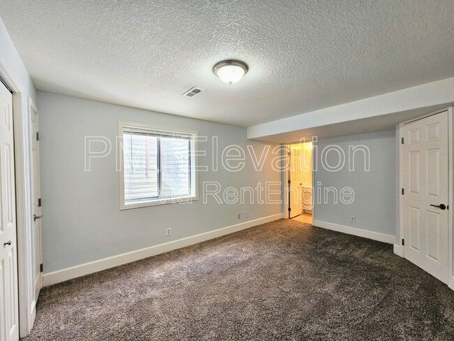Building Photo - 1390 Braewood Ave