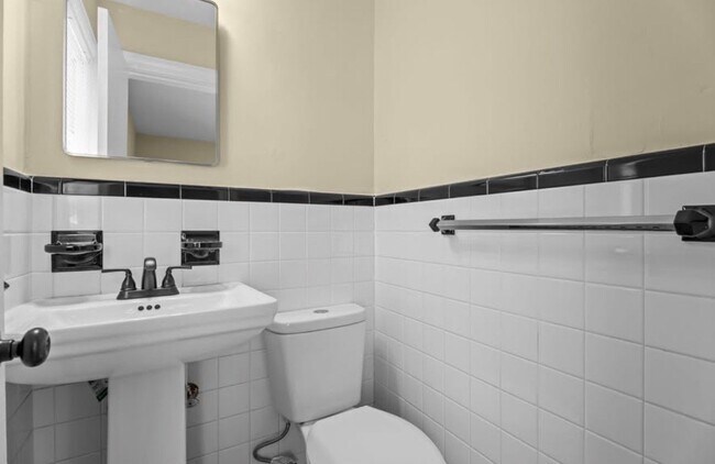 Building Photo - 4149 Woodcrest Rd