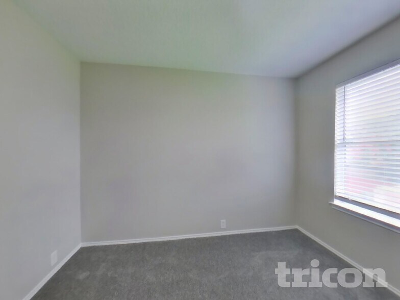 Building Photo - 18810 Woodbreeze Dr