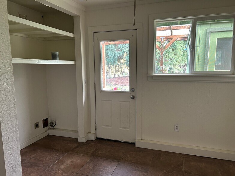 Building Photo - 1595 Scandia St
