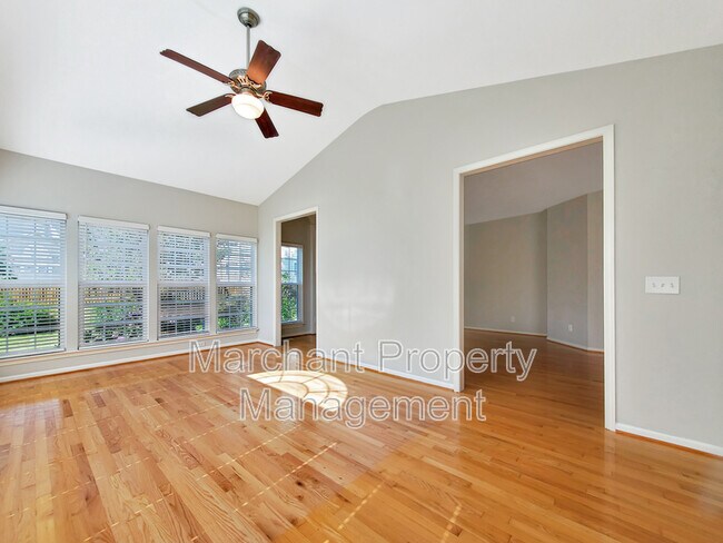 Building Photo - 15 Silverthorn Ct