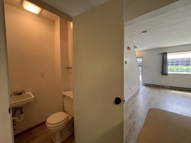 Building Photo - Woods Edge 3-Bedroom Townhome!