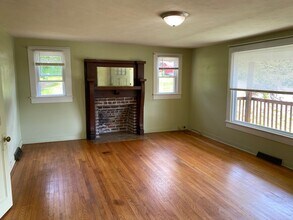 Building Photo - Woodfin - 1920's Cottage