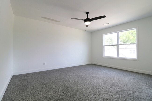 Building Photo - 128 Independence Ln