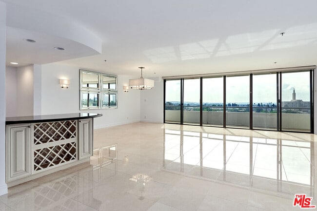 Building Photo - 10660 Wilshire Blvd