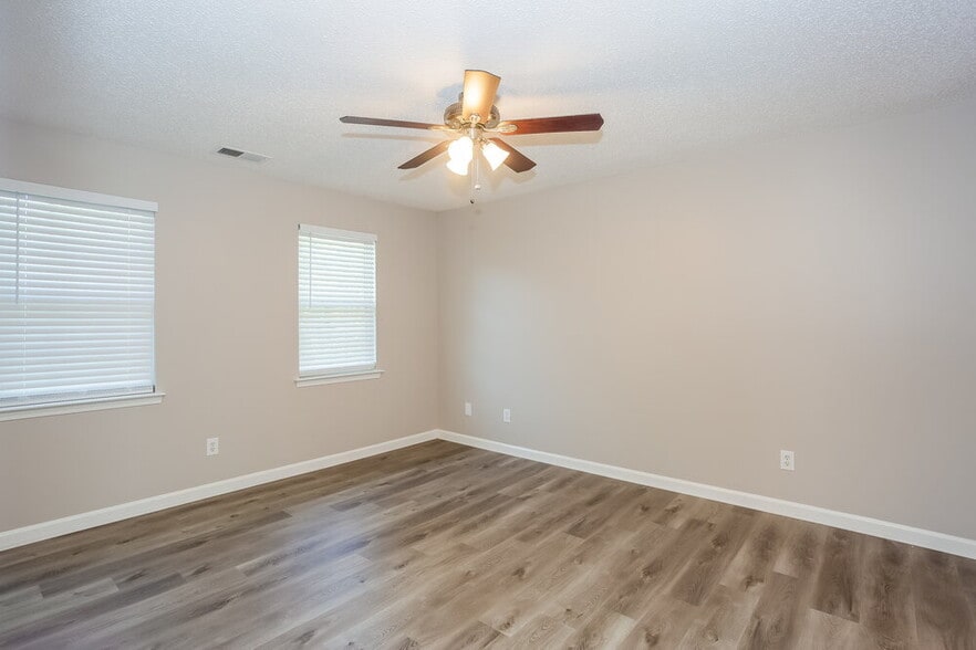 Building Photo - 7425 Saddle Trail Ln