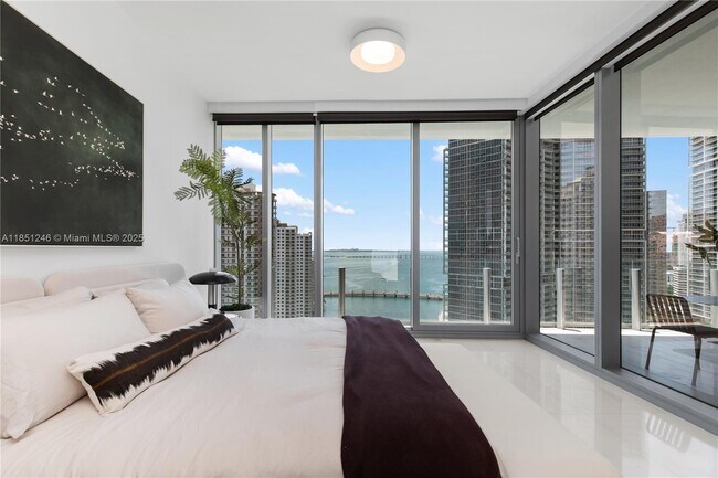 Building Photo - 300 Biscayne Blvd Way