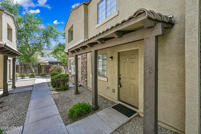 Primary Photo - 2243 W Morten Ave