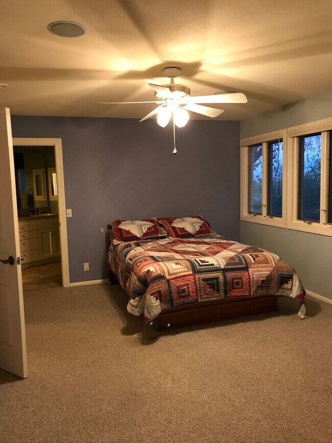 Building Photo - Amazing Garden Hwy Riverfront Home for Rent