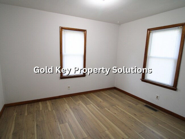 Building Photo - Nicely Updated 3 BR 1.5 BA House with Central Air and Garage (NO SECTION 8)
