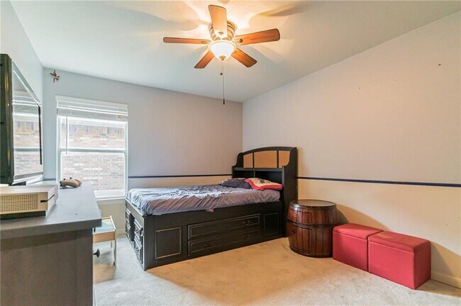 Building Photo - 2313 Village View Loop