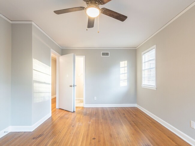 Building Photo - NEWLY RENOVATED - 2BR/1.5BA in Whitehaven!