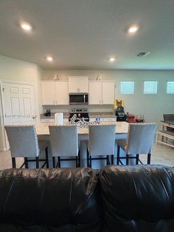 Building Photo - 571 Old Country Rd S E