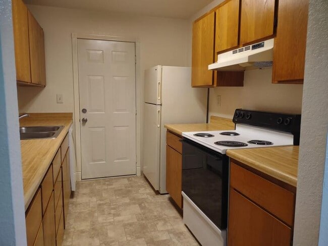 Building Photo - 120 Sunny Ln