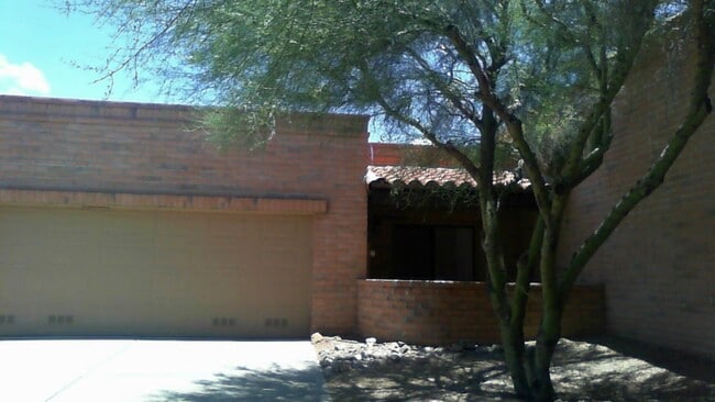 Building Photo - Gorgeous Home Gorgeous Views  Available Mid  September