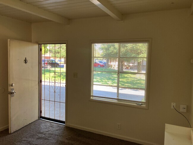 Building Photo - 1130 Stoddard Ave