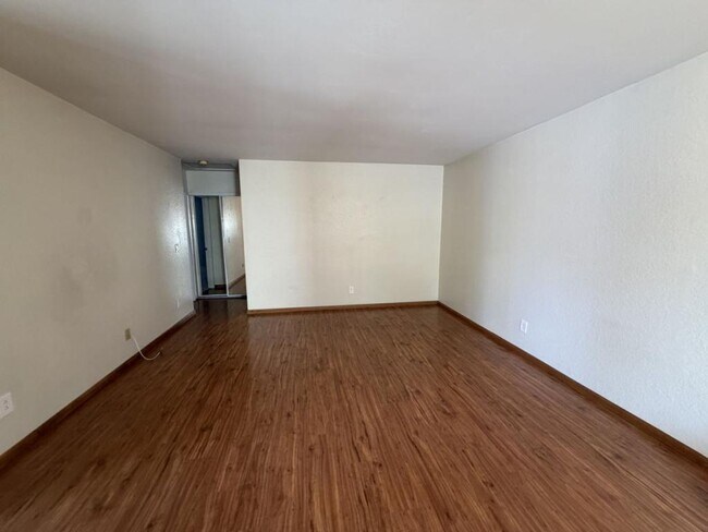 Building Photo - 8355 Westmore Rd