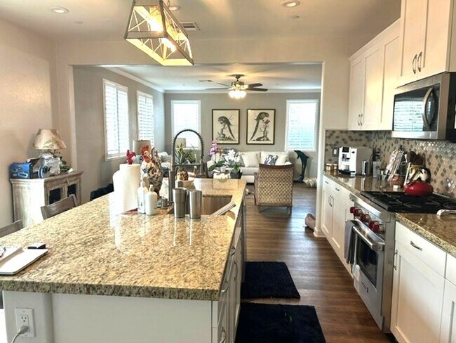 Building Photo - Beautiful Oceanside Home.