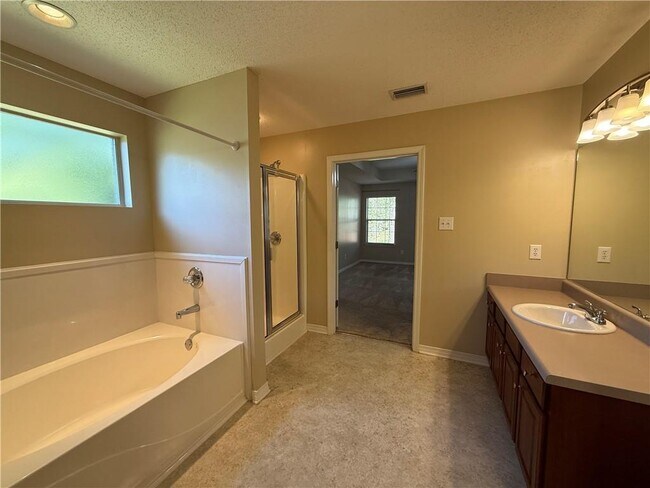 Building Photo - 10154 Waterford Way