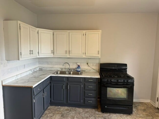 Building Photo - 2146 S Aldrich St