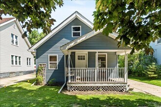 Building Photo - 136 W Mapledale Ave