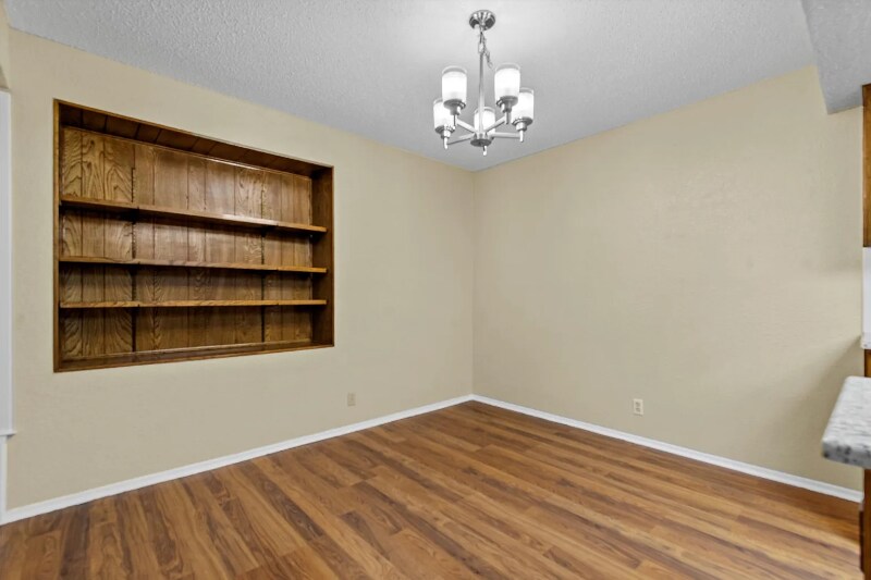 Building Photo - 8606 Mesa Dr