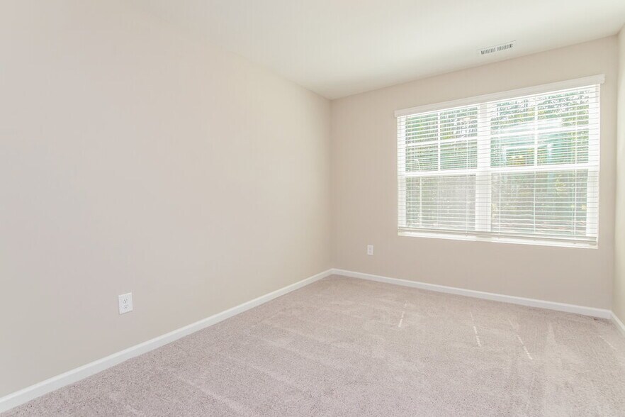 Building Photo - 522 Landing View Dr