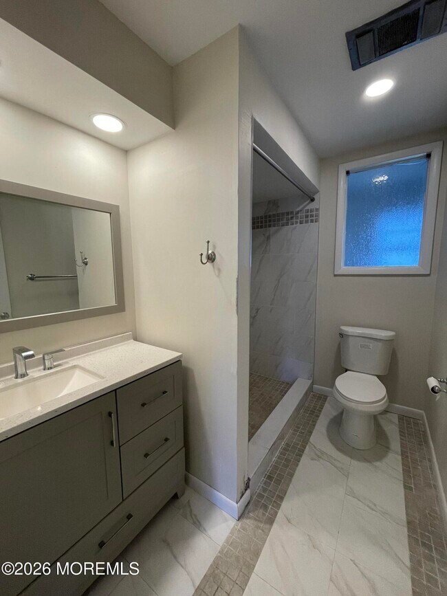 Building Photo - 606 Alma Pl