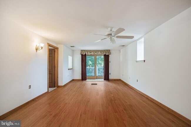 Building Photo - 800-2-802 E Cathedral Rd