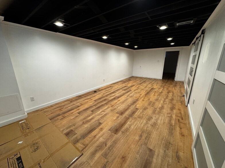 Building Photo - 2333 Hanover Dr