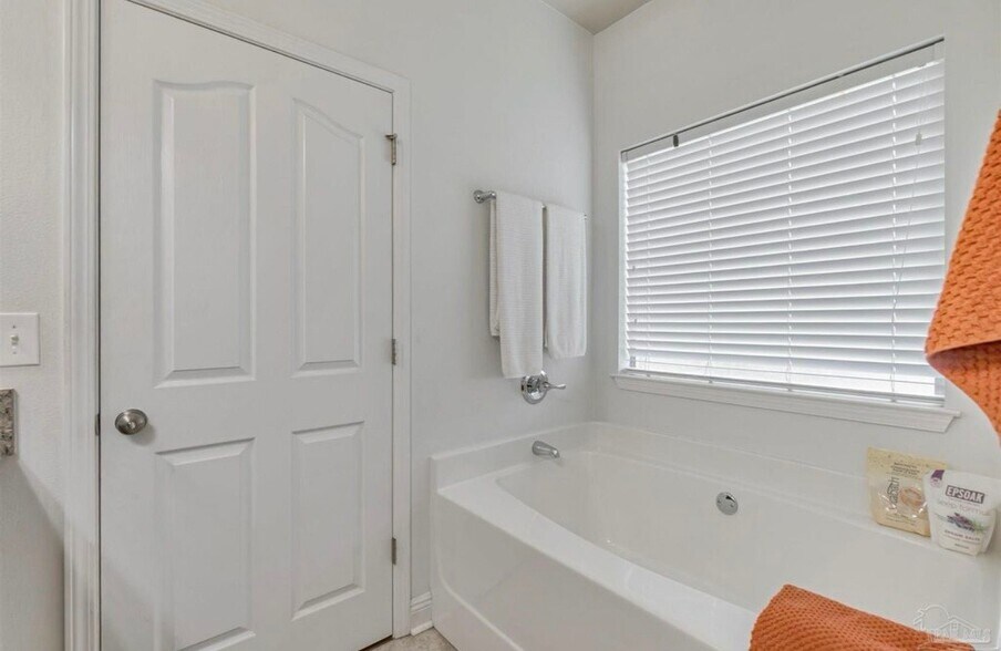 Building Photo - 5811 Rustic Ridge Cir