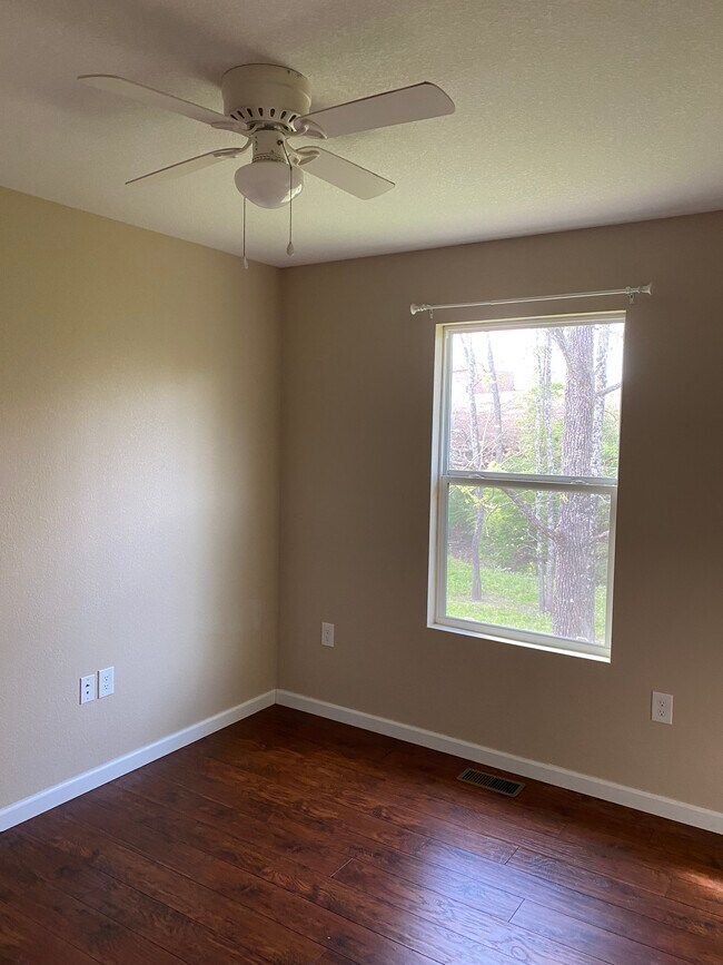 Building Photo - 1120 Fourth St